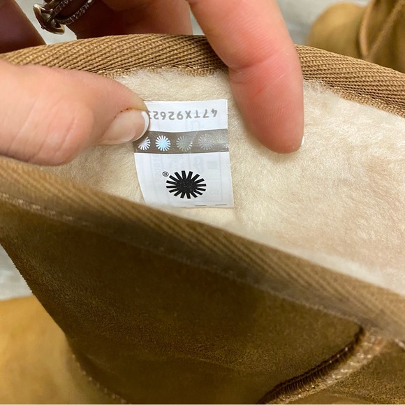 UGG | Classic Femme Short Boots In Chestnut NEW In Box - Picture 11 of 16